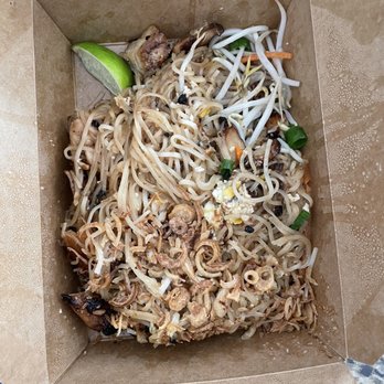 Ma Mi Eatery - Chicken Pad Thai - Vietnamese Near Me - Closter, New Jersey