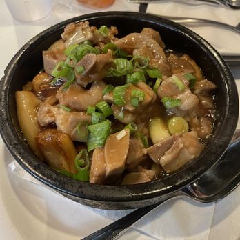 Shooting Star Cafe - Sizzling Sparerib Rice Roll Noodle in Clay Pot - Desserts Near Me - Oakland, California Shooting Star Cafe - Sizzling Sparerib Rice Roll Noodle in Clay Pot - Desserts Near Me - Oakland, California