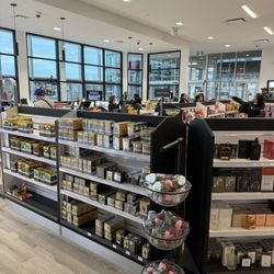 Queenston-Lewiston Duty Free Shop