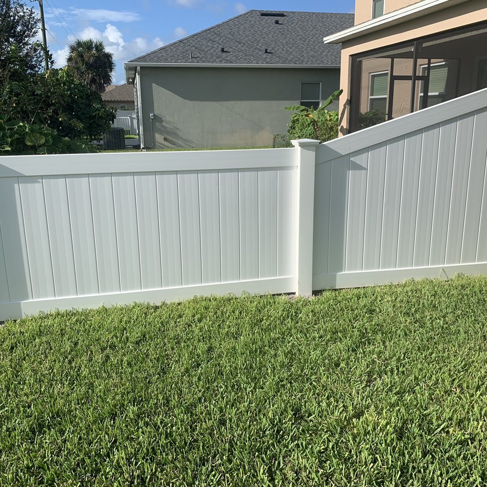 Fence Outlet - Transition from 6' high to 4' high on north side - Fences & Gates Near Me - Melbourne, Florida Fence Outlet - Transition from 6' high to 4' high on north side - Fences & Gates Near Me - Melbourne, Florida