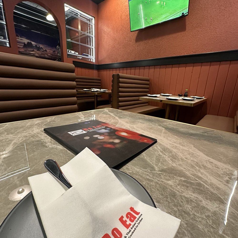 Do Eat - More seating area - Thai Near Me - Minot, North Dakota