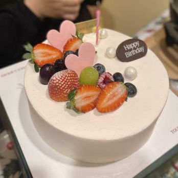 Tous Les Jours - Strawberry Cloud Cake - Bakeries Near Me - Dublin, California Tous Les Jours - Strawberry Cloud Cake - Bakeries Near Me - Dublin, California
