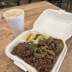 El Tipico Criollo - Moro de habichuela negra, Pepper steak and vegetales mixto