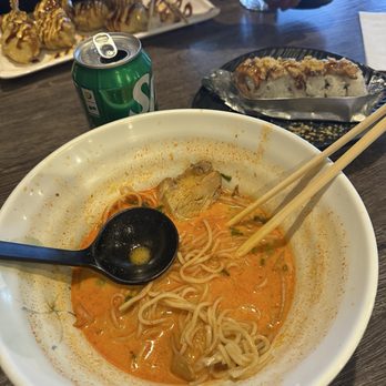 Kiraku - Spicy tonkotsu ramen and sushi - Sushi Bars Near Me - Gardena, California