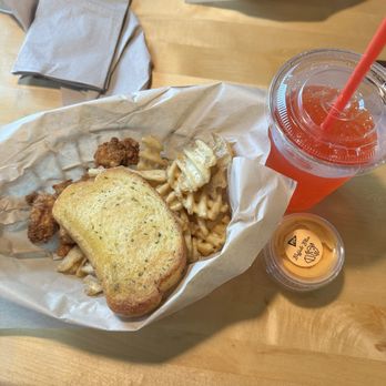 PDQ Chicken - 8 Crispy Nuggets - Sandwiches Near Me - Oakland Park, Florida