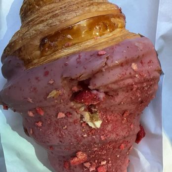 Soloway Coffee - Strawberry crossiant - Coffee & Tea Near Me - Chicago, Illinois