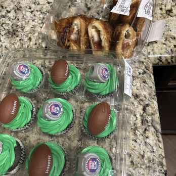 Northgate Market - Chocolate butter cream cup cales and Guava Cheese cake turnover - Grocery Near Me - Chula Vista, California Northgate Market - Chocolate butter cream cup cales and Guava Cheese cake turnover - Grocery Near Me - Chula Vista, California