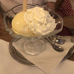 Suranger - Vanilleeis mit heißen Himbeeren