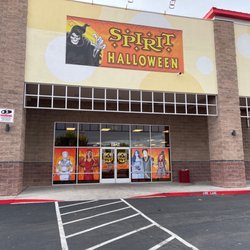 Spirit Halloween - Front entrance