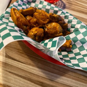 Clancy's - Medium - Sports Bars Near Me - Niagara Falls, Ontario