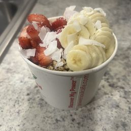 Açaí Bowl with bananas, strawberries, coconut shavings and granola Açaí Bowl with bananas, strawberries, coconut shavings and granola