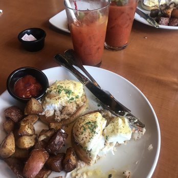 Cafe Murrayhill - Crab Benedict - Breakfast & Brunch Near Me - Beaverton, Oregon
