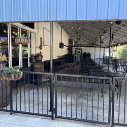 Jersey Peach Bar & Grill - Outside dining