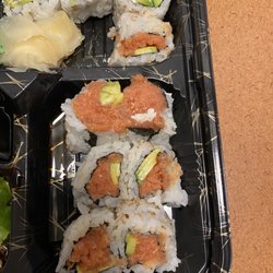 Tora Sushi Lounge - Spicy tuna roll. Really?