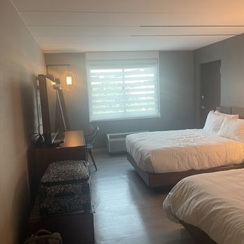 Renaissance Minneapolis Bloomington Hotel - Double queen room. - Hotels Near Me - Bloomington, Minnesota Renaissance Minneapolis Bloomington Hotel - Double queen room. - Hotels Near Me - Bloomington, Minnesota