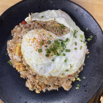 Down the Hatch Maui - Full size fried rice plate - Seafood Near Me - Lahaina, Hawaii