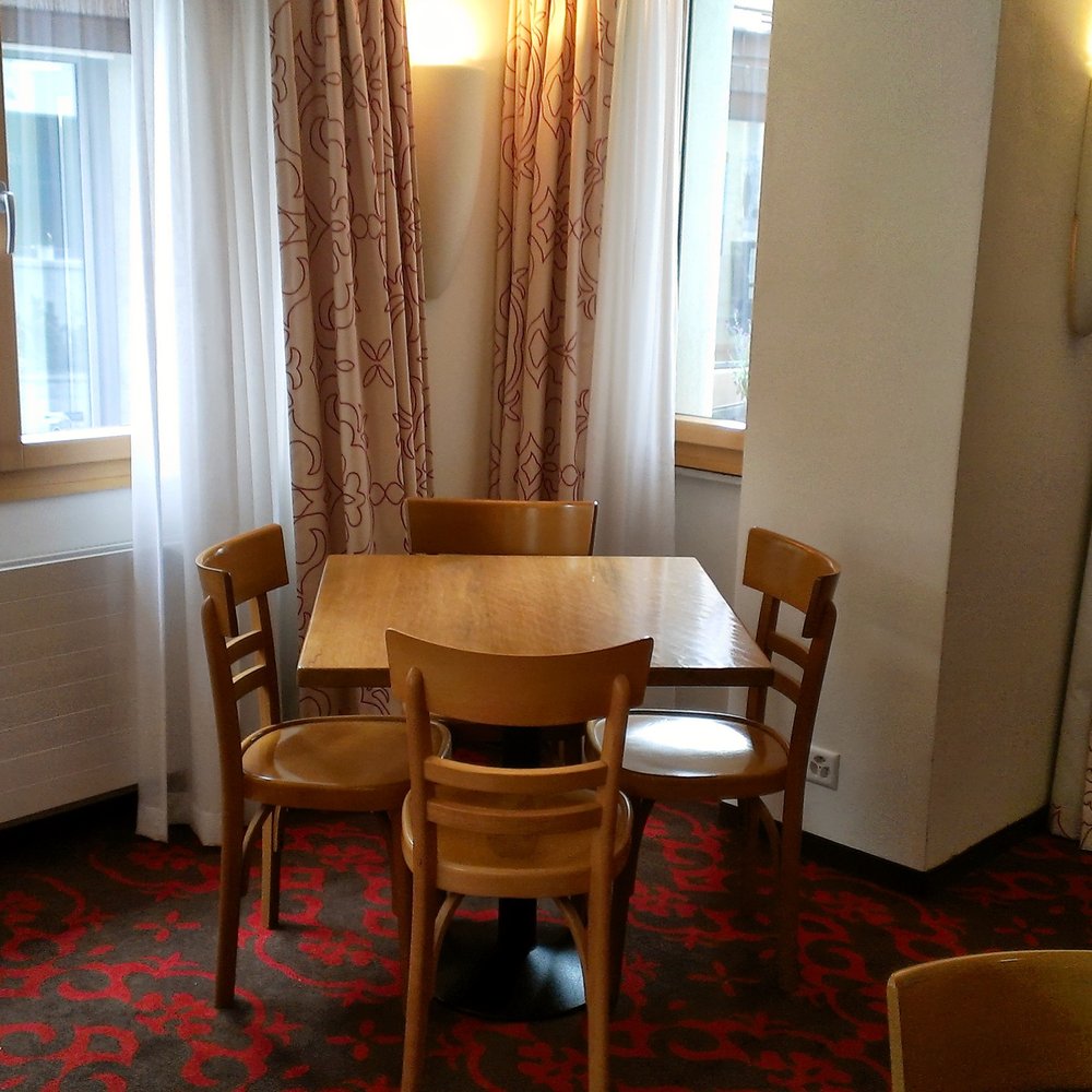 Hotel Testa Grigia - Corner table in the dining area - Hotels Near Me - Zermatt, VS