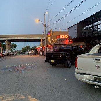 Knuckleheads - Plenty of parking - Music Venues Near Me - Kansas City, Missouri