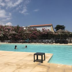 Résidence U Veniqui - The pool and bar