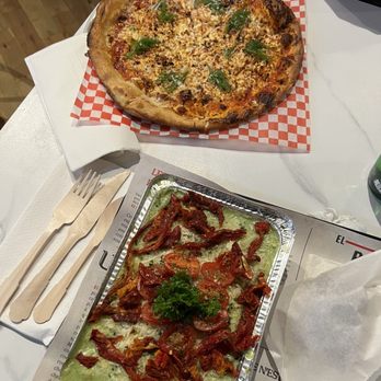 El Pasta Man - Pesto & El Caliente - Food Delivery Services Near Me - Montreal, Quebec El Pasta Man - Pesto & El Caliente - Food Delivery Services Near Me - Montreal, Quebec