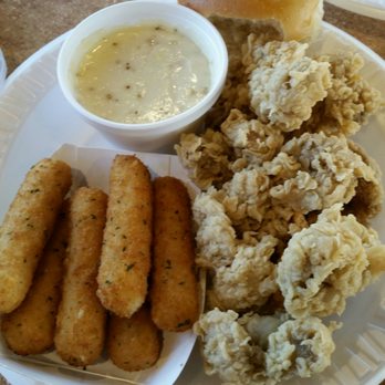 Chicken Express - Chicken gizzards with white gravy, roll, and mozzarella cheesesticks - Fast Food Near Me - Shreveport, Louisiana