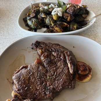Castaway Burbank - Bars Near Me - Burbank, California