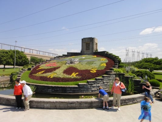 Floral Clock by null