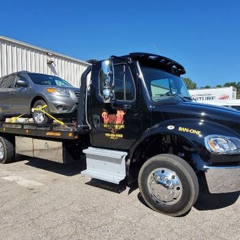 Bandit Towing and Transport - Delivering a broken down car to the garage - Towing Near Me Bandit Towing and Transport - Delivering a broken down car to the garage - Towing Near Me