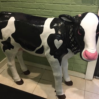 Rozzi's - Cow in lobby - American Near Me - Thomaston, Connecticut