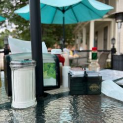 Collegiate Restaurant - Outdoor patio