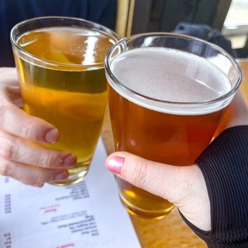 River Road Tavern - Cyber Tooth Tiger Sour Ale + Sea Dog Brew Co Sunfish - American Near Me - Bedford, New Hampshire River Road Tavern - Cyber Tooth Tiger Sour Ale + Sea Dog Brew Co Sunfish - American Near Me - Bedford, New Hampshire