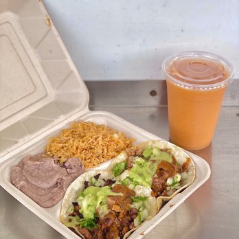 Kellys Deli - Taco Plate: steak & pork, sea breeze smoothie (11/2022) - Delis Near Me - Colma, California