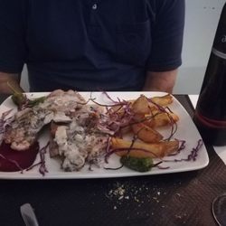 Bistro D'ana - Pork ribs with white sauce and roast potatoes
