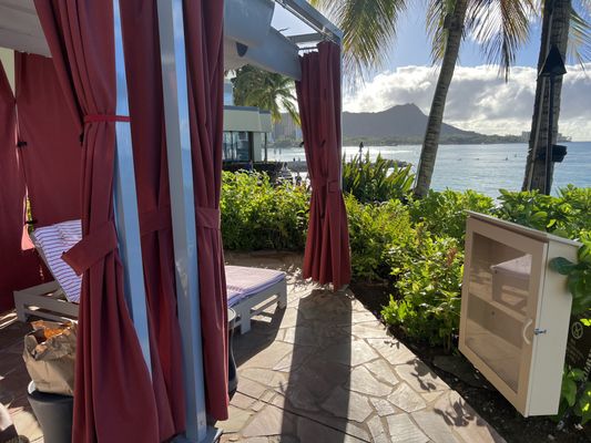 Waikiki Beach Services @ Royal Hawaiian by null