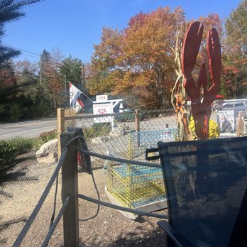 Travelin Lobster - Entrance - Seafood Near Me - Bar Harbor, Maine