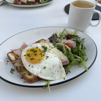 Bureau de Poste / French Bistro - French Near Me - Austin, Texas