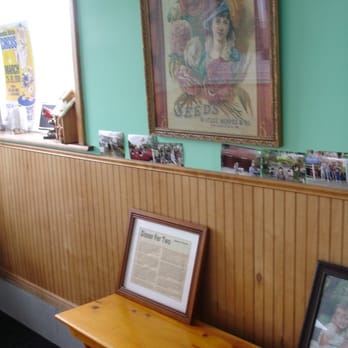 Granny's Kitchen - Lots o' chachkas in the front breezeway - Breakfast & Brunch Near Me - Woodville, Ohio Granny's Kitchen - Lots o' chachkas in the front breezeway - Breakfast & Brunch Near Me - Woodville, Ohio
