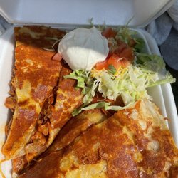 Taqueria Pelayos - Quesa pizza with chicken