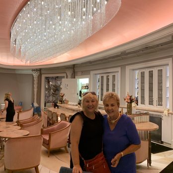 Hotel Bennett - Afternoon tea with friends - Hotels Near Me - Charleston, South Carolina