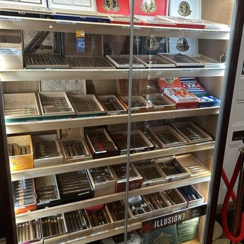 Ash Street Cigar Parlor - Lots of cigars - Beer Bar Near Me - Fernandina Beach, Florida
