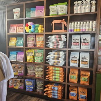 The Public Pet - Large selection of high end dog and cat food. Freeze dried and small batch - Pet Stores Near Me - Honolulu, Hawaii