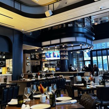 Yardbird Table & Bar - The bar - New American Near Me - Chicago, Illinois