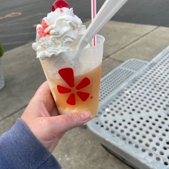 Frosty's Ice Cream - Vanilla guva ice cream float - Ice Cream & Frozen Yogurt Near Me - Depew, New York
