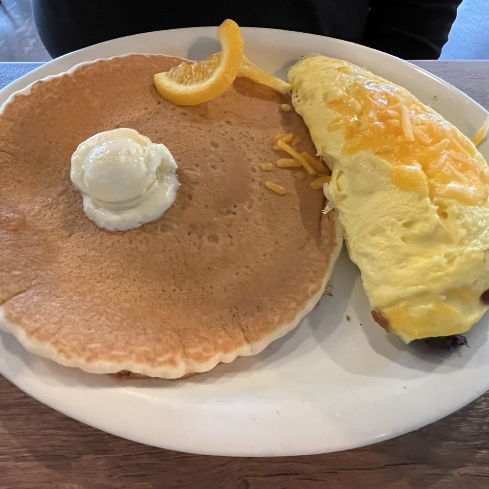 Arnie's Cafe - Southwest Omelette - Breakfast & Brunch Near Me - Warrenton, Oregon