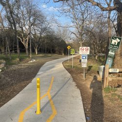 Walnut Creek-Walnut Bluffs Trailhead - Entrance at Cedar brook Court