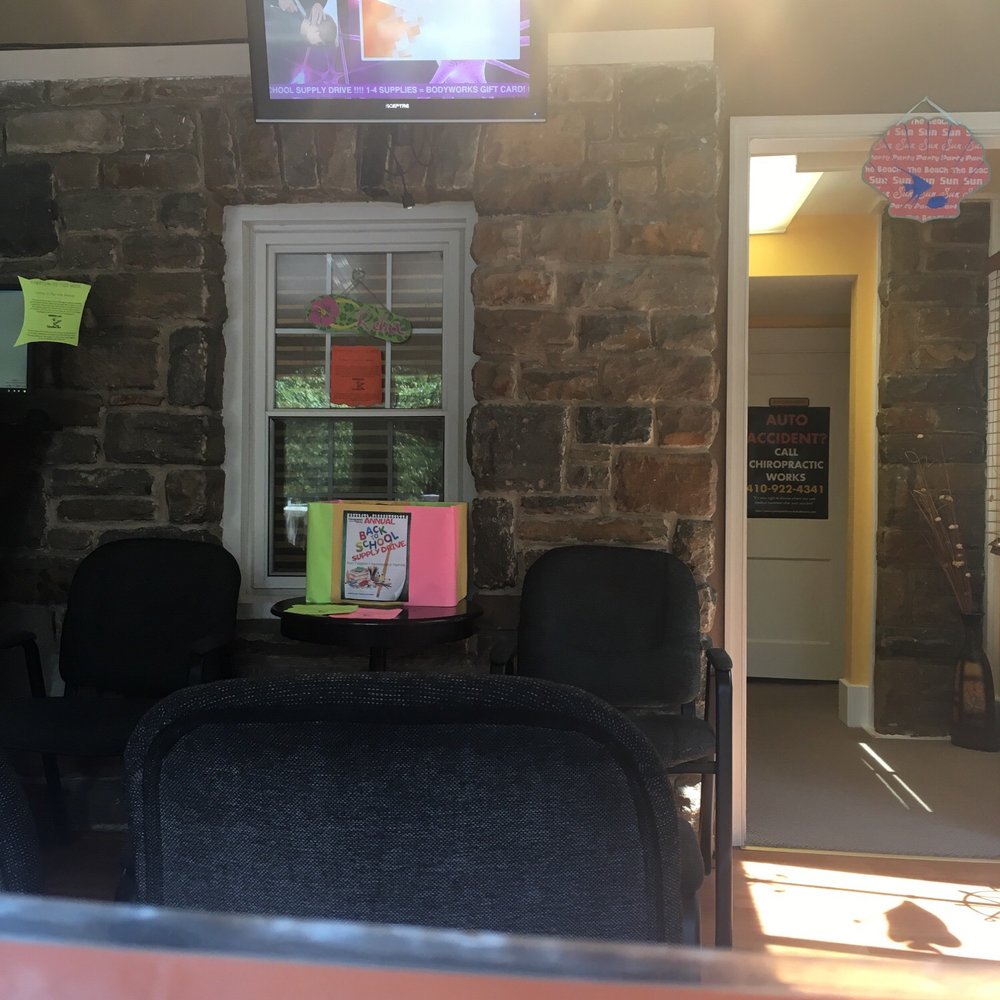 Chiropractic Works - Waiting area - Chiropractors Near Me - Baltimore, Maryland Chiropractic Works - Waiting area - Chiropractors Near Me - Baltimore, Maryland