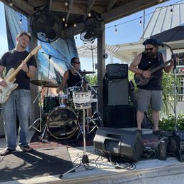 Live music! Live music!