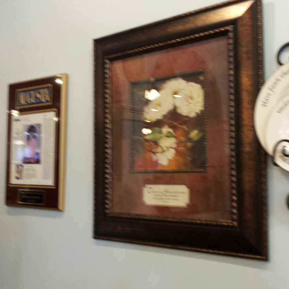 Honey from The Rock Cafe - a wall of plates and flowers - Cafes Near Me - Augusta, Georgia Honey from The Rock Cafe - a wall of plates and flowers - Cafes Near Me - Augusta, Georgia