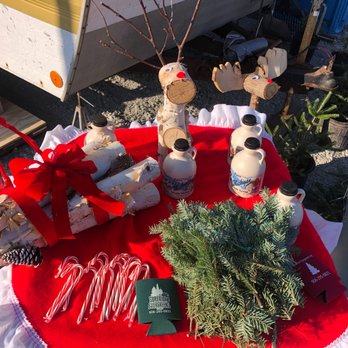 Superior Evergreens - Yule logs, Maple syrup, Bows, Reindeer, and Christmas tree Stands - Christmas Trees Near Me - Chicago, Illinois Superior Evergreens - Yule logs, Maple syrup, Bows, Reindeer, and Christmas tree Stands - Christmas Trees Near Me - Chicago, Illinois