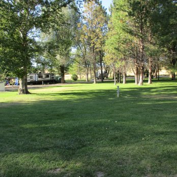 Three Island Crossing State Park - lots of green grass well trimmed in center of loop - Parks Near Me - Glenns Ferry, Idaho Three Island Crossing State Park - lots of green grass well trimmed in center of loop - Parks Near Me - Glenns Ferry, Idaho